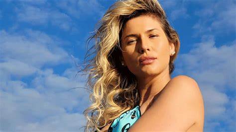 Lívia Andrade relembra procedimento inusitado: “Um litro de café no toba”