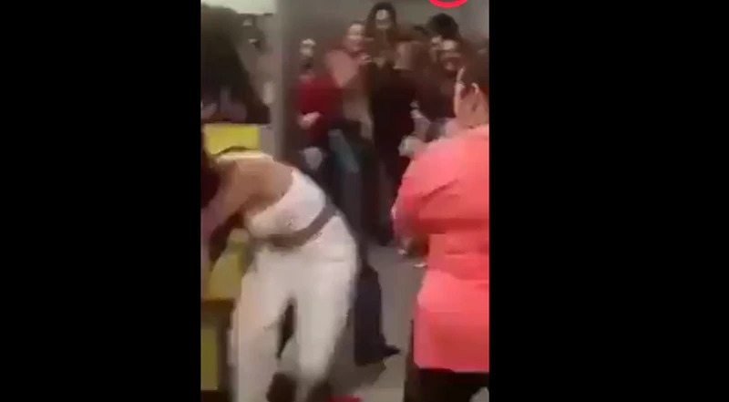 Amiga Secreta acaba em confusão; Homem dá lingerie de presente para amiga de trabalho em confraternização, esposa não gosta nada e parte para briga