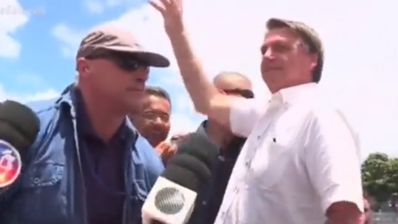 Agressão de bolsonaristas na Bahia causa reação da classe política nacional; Agressor é secretário e Carlos Bolsonaro faz chacota