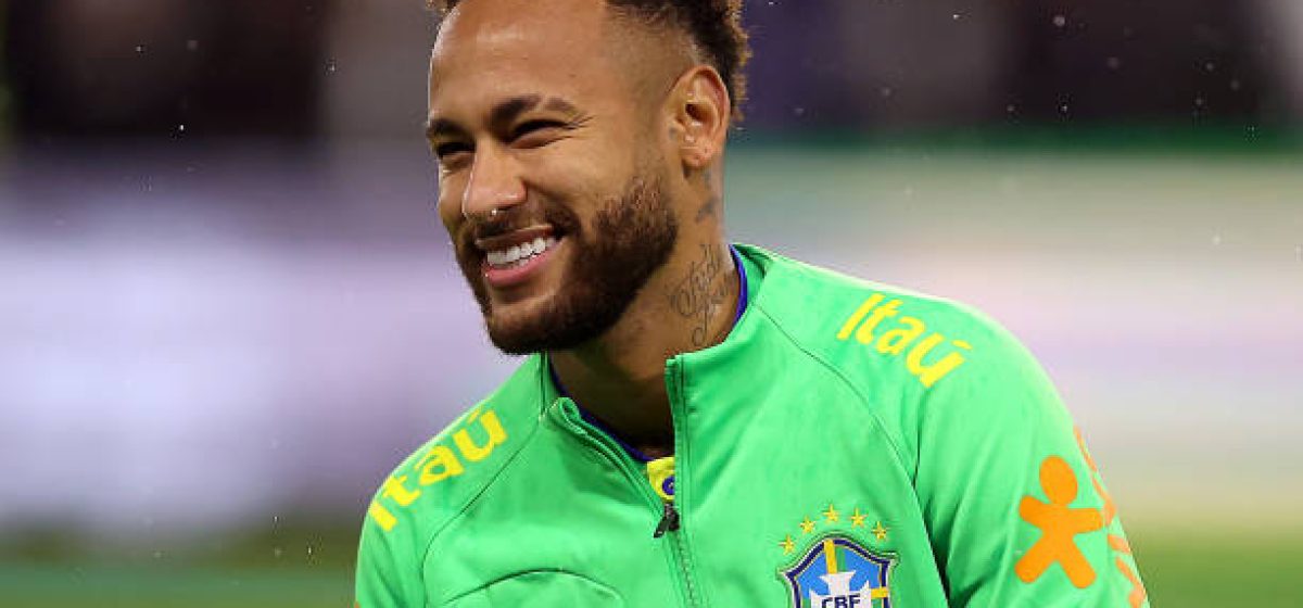LE HAVRE, FRANCE - SEPTEMBER 23: Neymar of Brazil looks on ahead of the International Friendly match between Brazil and Ghana at Stade Oceane on September 23, 2022 in Le Havre, France. (Photo by Dean Mouhtaropoulos/Getty Images)