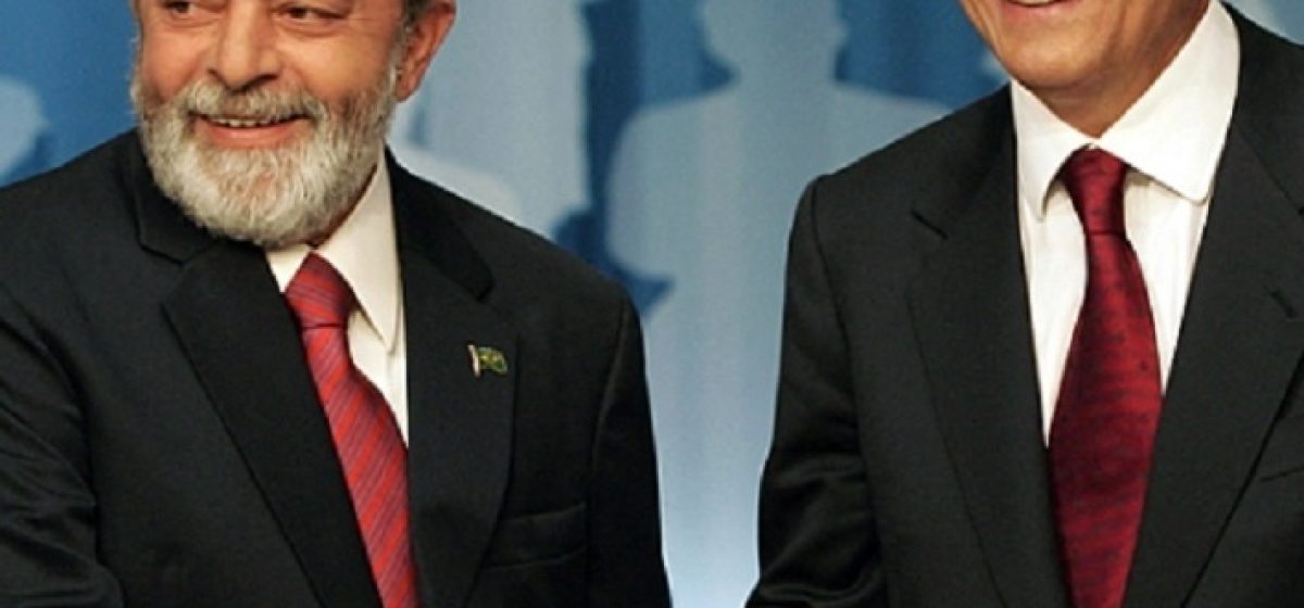 lula-e-alckmin-durante-debate-presidencial-de-2006-1639646896308_v2_1x1